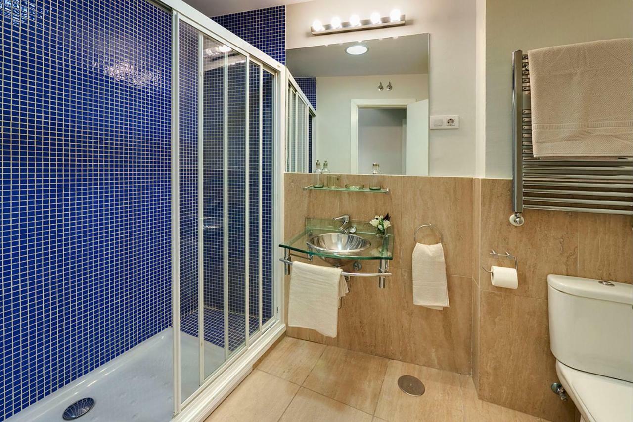 Habitat Apartments Latina Madrid Bagian luar foto